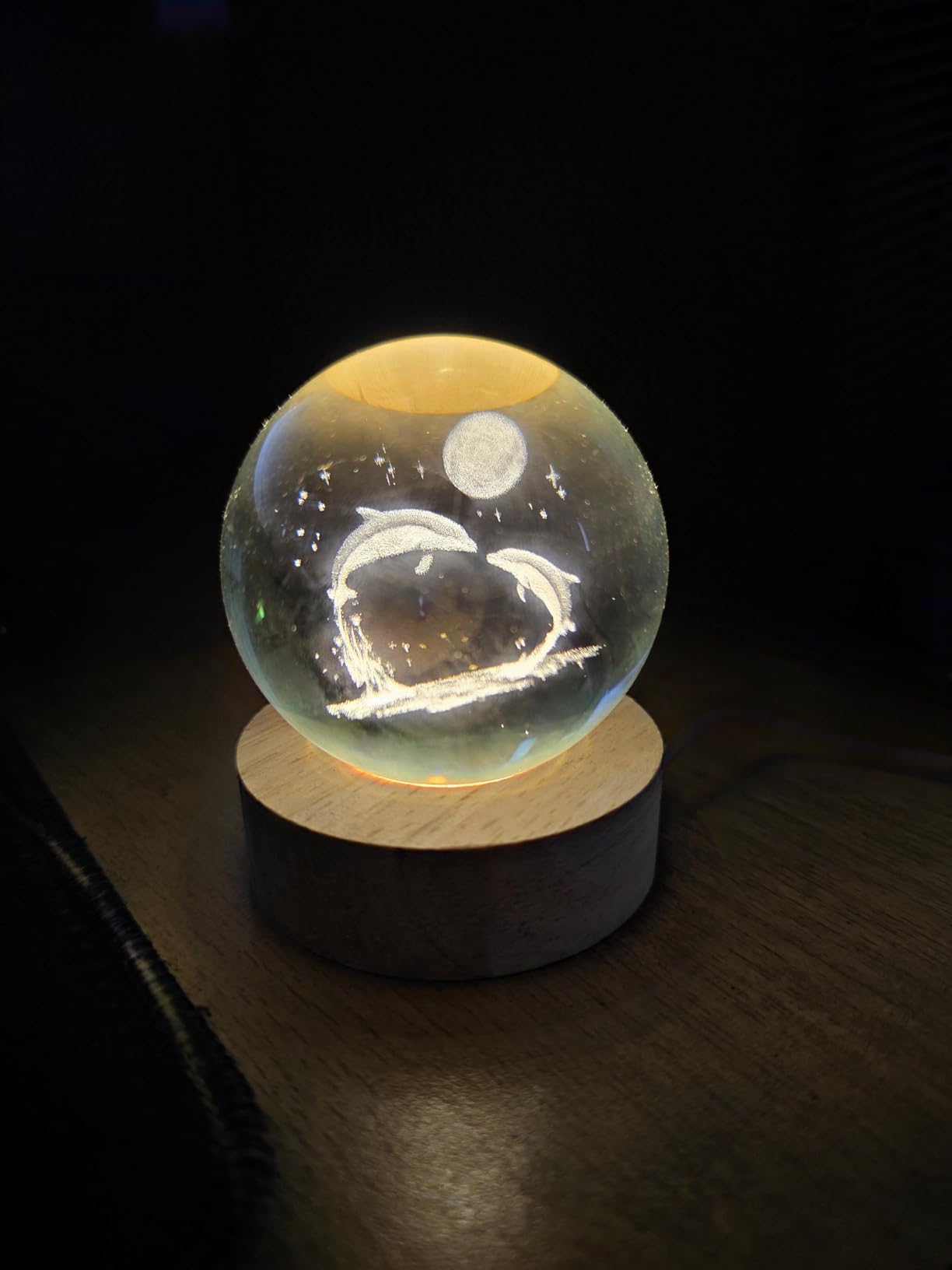 UCRAVO LED Cristal Dolphin Ball Lamp.